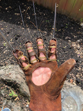 Load image into Gallery viewer, Freddy Glove
